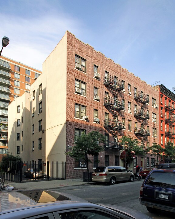 157 E Second St in New York, NY - Building Photo