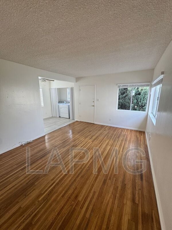 property at 624 W Riggin St