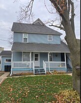 235 W Hall St in Leland, IL - Building Photo