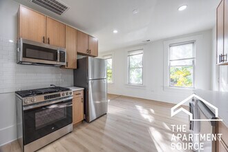 2301 N Leavitt St, Unit 2CH in Chicago, IL - Building Photo - Building Photo
