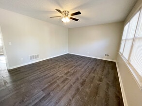 306 Lloydwood Dr in West Columbia, SC - Building Photo - Building Photo