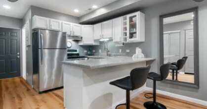 2321 W Harrison St in Chicago, IL - Foto de edificio - Building Photo