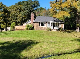 2450 Foxon Rd in North Branford, CT - Building Photo