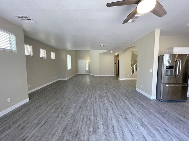 8050 Villa Avada Ct in Las Vegas, NV - Building Photo - Building Photo