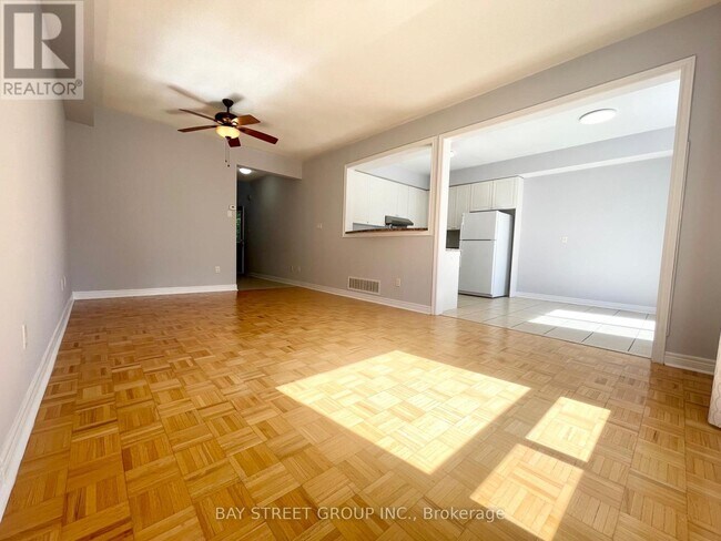 196 Kirkvalley Crescent in Aurora, ON - Building Photo - Building Photo