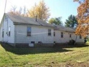 301 W Washington Ave in Owensville, MO - Building Photo - Building Photo