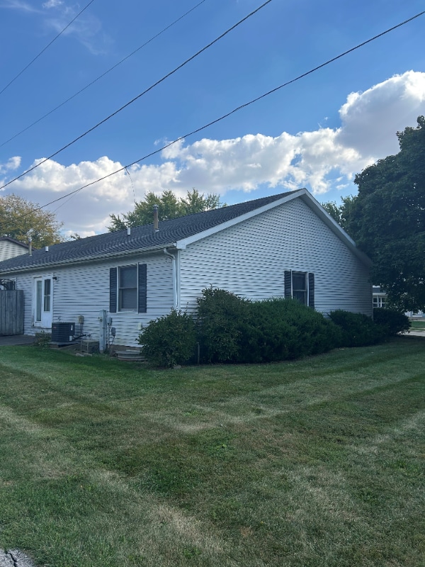 201 Chamberlain Dr in Dekalb, IL - Building Photo - Building Photo