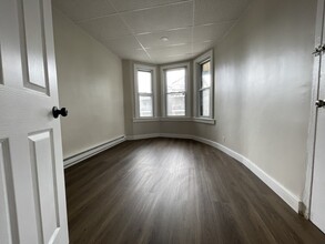 115 Neptune Ave, Unit 1R in Jersey City, NJ - Foto de edificio - Building Photo