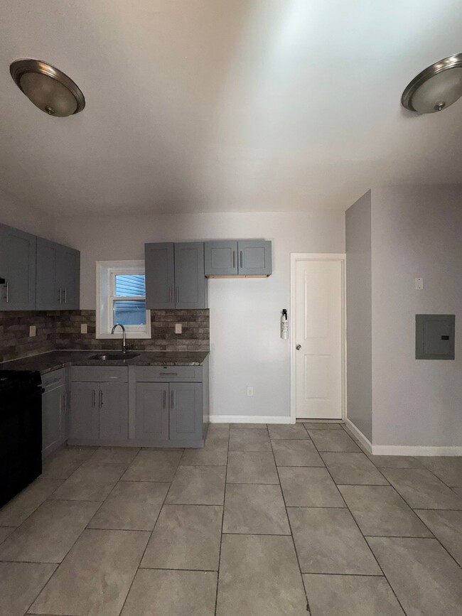 124 Virginia Ave in Jersey City, NJ - Building Photo - Building Photo
