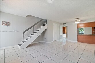 2162 W 60th St in Hialeah, FL - Building Photo - Building Photo