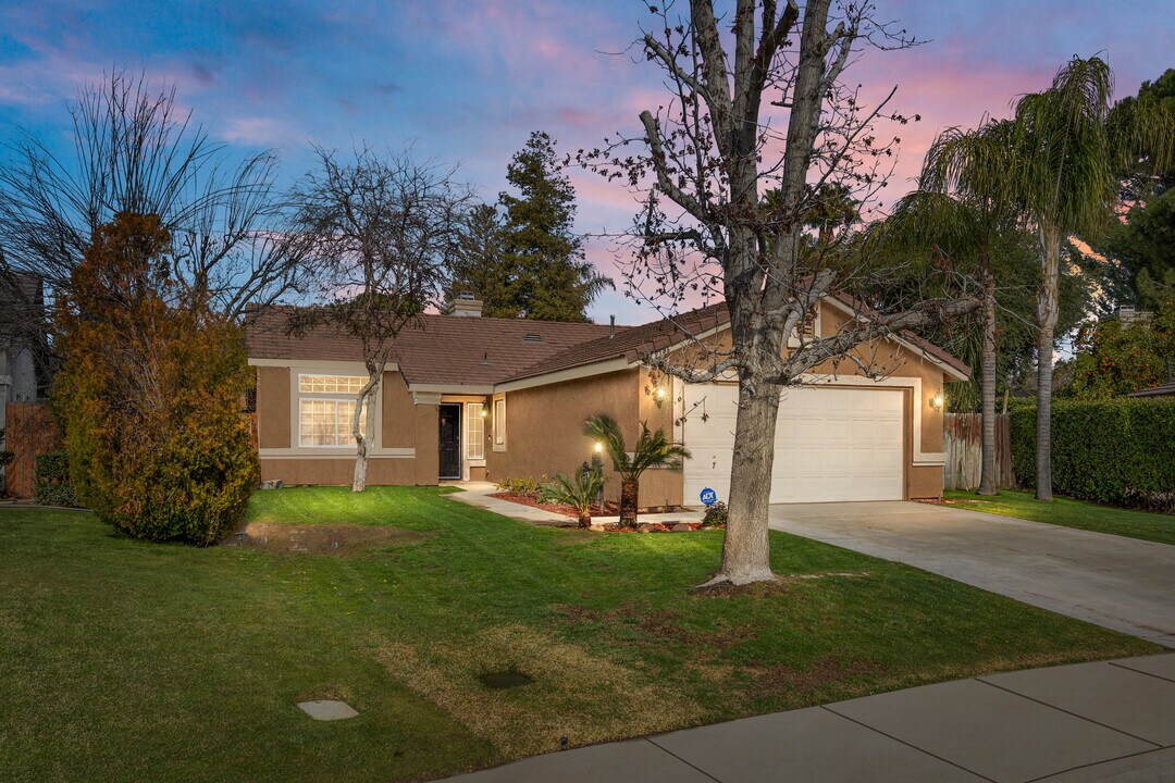 9506 Ravenrock Dr in Bakersfield, CA - Building Photo