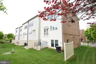 14823 Wootton Manor Ct in Rockville, MD - Building Photo - Building Photo