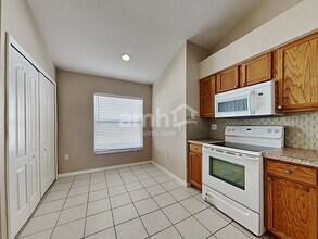 12515 Lake Vista Dr in Gibsonton, FL - Foto de edificio - Building Photo