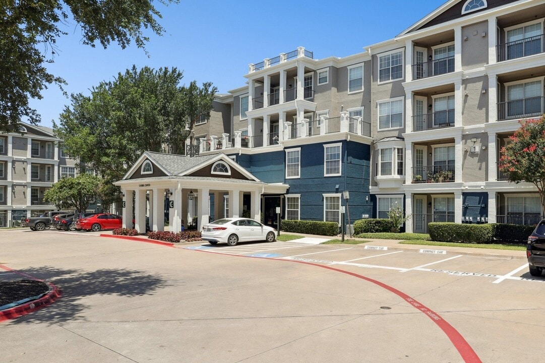 Encore at Buckingham in Richardson, TX - Foto de edificio