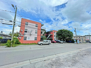 Standford Apartments in Miami, FL - Building Photo - Primary Photo