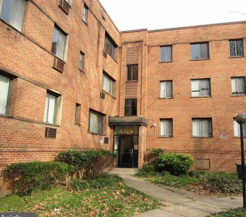 4729 1st St SW in Washington, DC - Building Photo