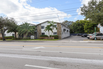 Prestige Courtyard in North Miami, FL - Building Photo - Building Photo