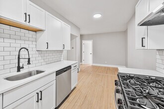 7375 N Damen Ave in Chicago, IL - Building Photo - Building Photo