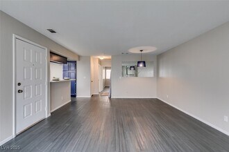 820 N Sloan Ln in Las Vegas, NV - Building Photo - Building Photo