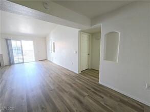3318 N Decatur Blvd in Las Vegas, NV - Building Photo - Building Photo