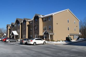 Oakridge Apartments in Middletown, NY - Building Photo - Building Photo