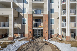 16 Country Village Bay NW in Calgary, AB - Building Photo - Building Photo