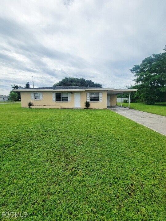 800 Coolidge Ave in Lehigh Acres, FL - Building Photo