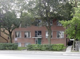 421 Lawrence Ave W in Toronto, ON - Building Photo