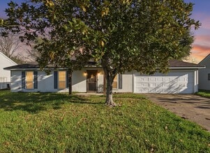 303 Breton Dr in Lafayette, LA - Building Photo - Building Photo