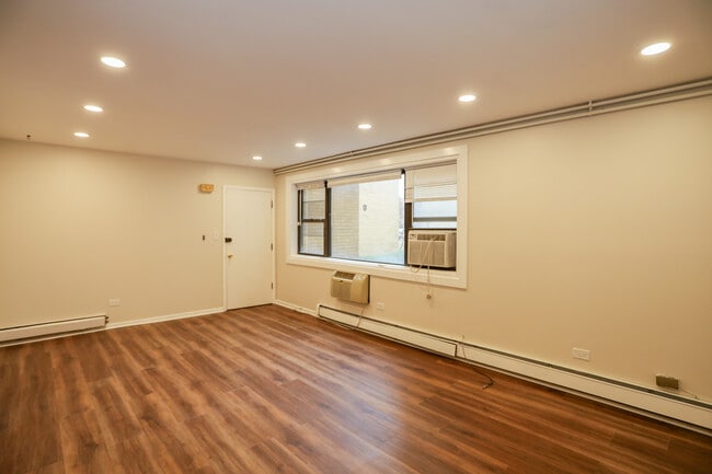 9016 Lamon Ave, Unit 2 in Skokie, IL - Foto de edificio - Building Photo