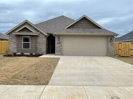 4339 W Topeka Ave in Fayetteville, AR - Building Photo