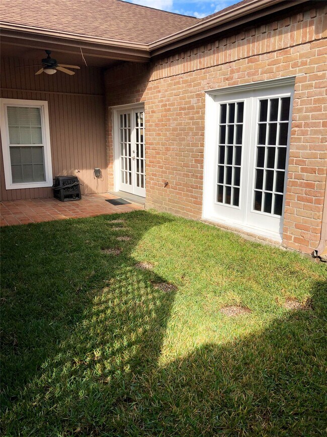 10310 Chevy Chase Dr in Houston, TX - Building Photo - Building Photo