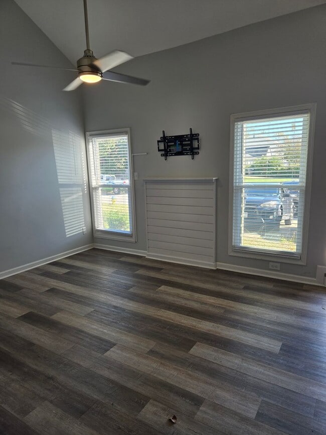 1985 Millcreek Dr in Virginia Beach, VA - Building Photo - Building Photo