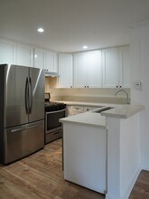 7254 Vassar Ave, Unit # 202 in Canoga Park, CA - Building Photo - Building Photo