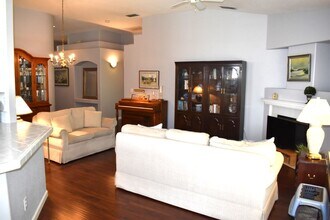 3230 Grimshaw Way in Elk Grove, CA - Building Photo - Building Photo