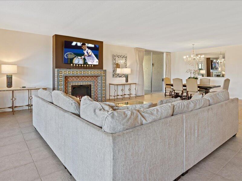 899 Island Dr in Rancho Mirage, CA - Building Photo