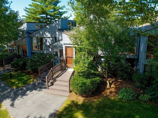 112 Waterside Clearing, Unit 112 in Acton, MA - Foto de edificio - Building Photo