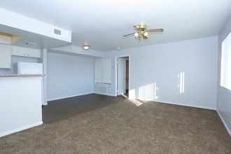 Merlayne Apartments in Henderson, NV - Building Photo - Interior Photo