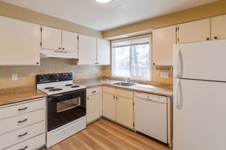 10309 N Hooper Rd in Spokane, WA - Building Photo - Building Photo