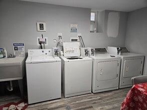 289 Day Ave, Unit A2 in Fairview, NJ - Foto de edificio - Building Photo