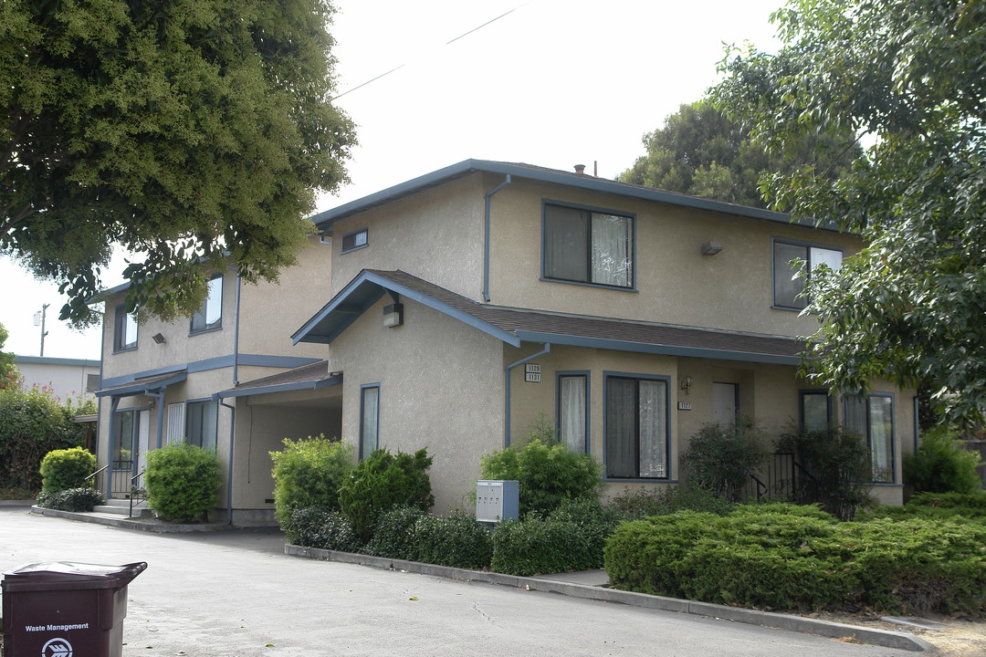 1127-1131 Oakview Ave in Hayward, CA - Building Photo