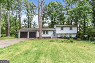 5136 Rock Glen Dr in Stone Mountain, GA - Building Photo