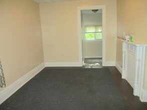 547 Glenwood Ave, Unit 1st Floor in Ambridge, PA - Building Photo - Building Photo