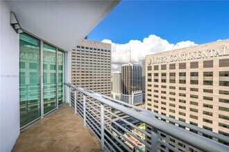 335 S Biscayne Blvd in Miami, FL - Building Photo - Building Photo