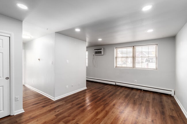 Alexander Arms Apartments in Drexel Hill, PA - Foto de edificio - Interior Photo