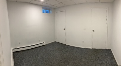 33 Laurel Rd in Kings Park, NY - Building Photo - Building Photo