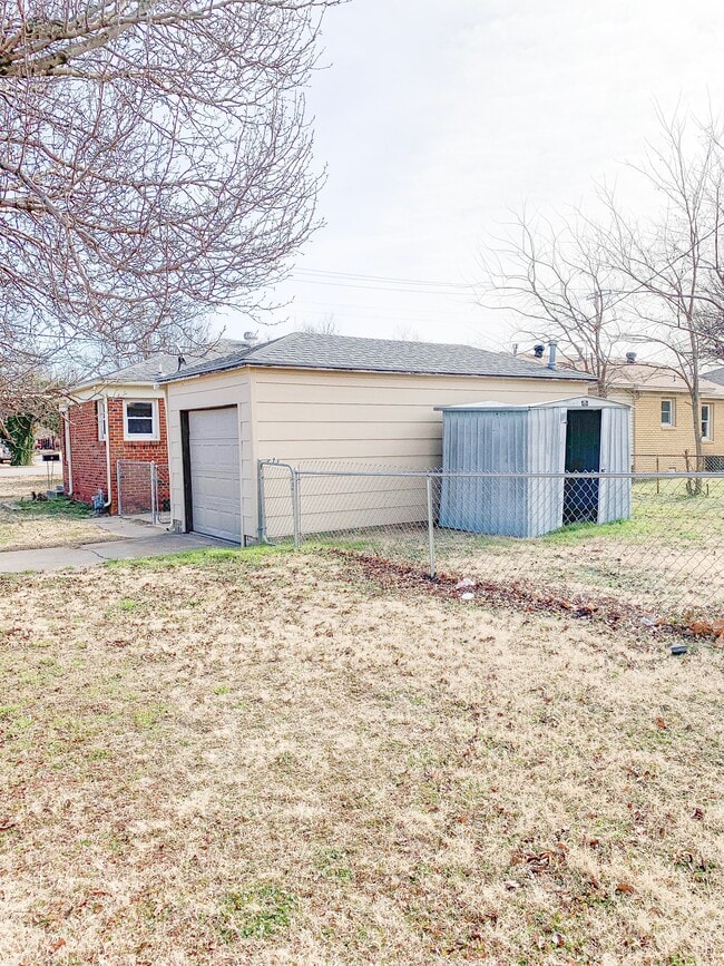 4509 N Rockwell Ave in Bethany, OK - Foto de edificio - Building Photo