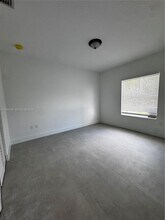 2541 NW 9th St in Fort Lauderdale, FL - Building Photo - Building Photo