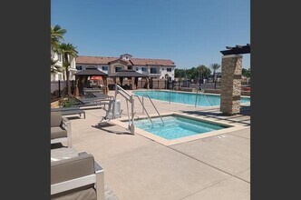 2060 Millennium Wy in Hanford, CA - Building Photo - Building Photo