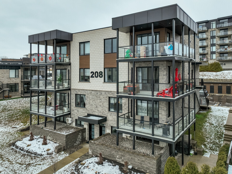 208 Francoise-Garnier Rue in Québec, QC - Building Photo